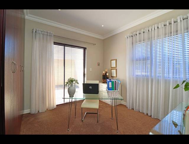 3 BEDROOM APARTMENT FOR SALE IN BEDFORDVIEW